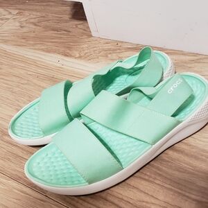 Crocs Women 8 Lite ride Stretch Sandal Mint Green